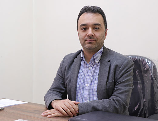 رئیس دانشکده علوم انسانی: دکتر علیرضا جلالی